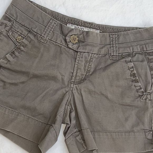 Buckle BKE casuals Mollie brown shorts size 26 - Picture 2 of 9